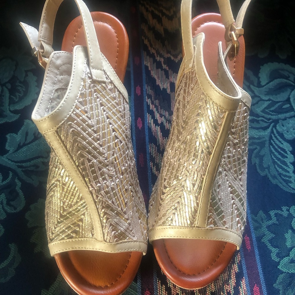 Gold Wedges
